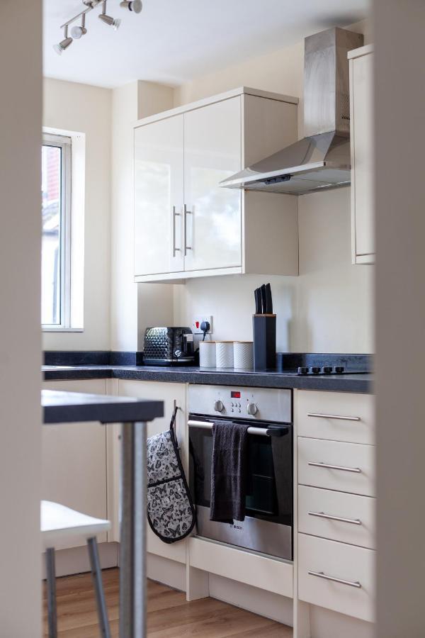 Lovely Studio Flat In Wimbledon W/ Free Parking London Bagian luar foto