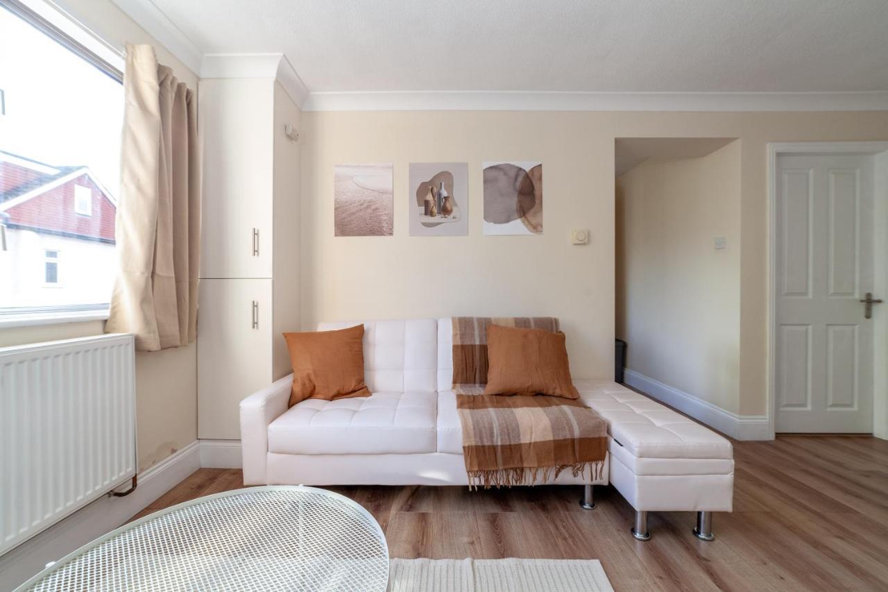 Lovely Studio Flat In Wimbledon W/ Free Parking London Bagian luar foto