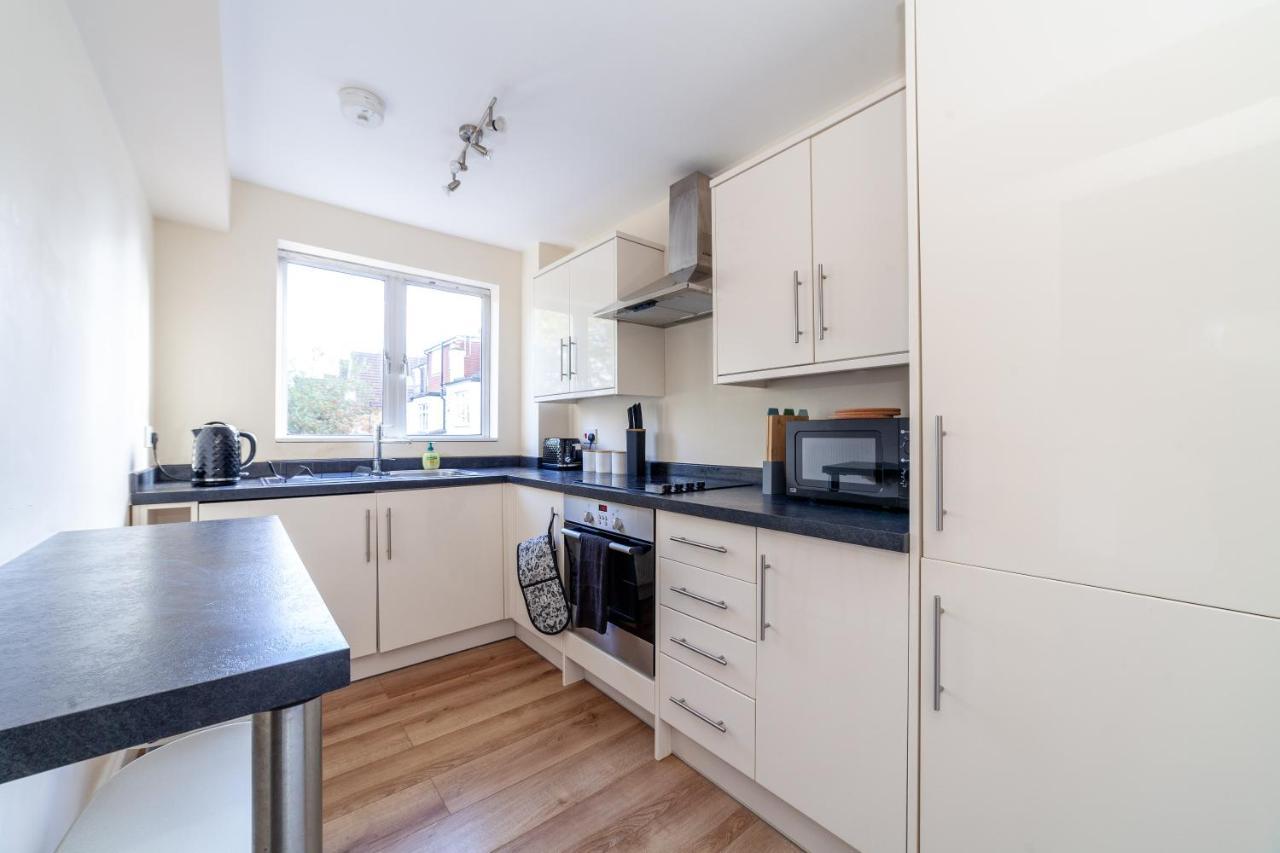 Lovely Studio Flat In Wimbledon W/ Free Parking London Bagian luar foto