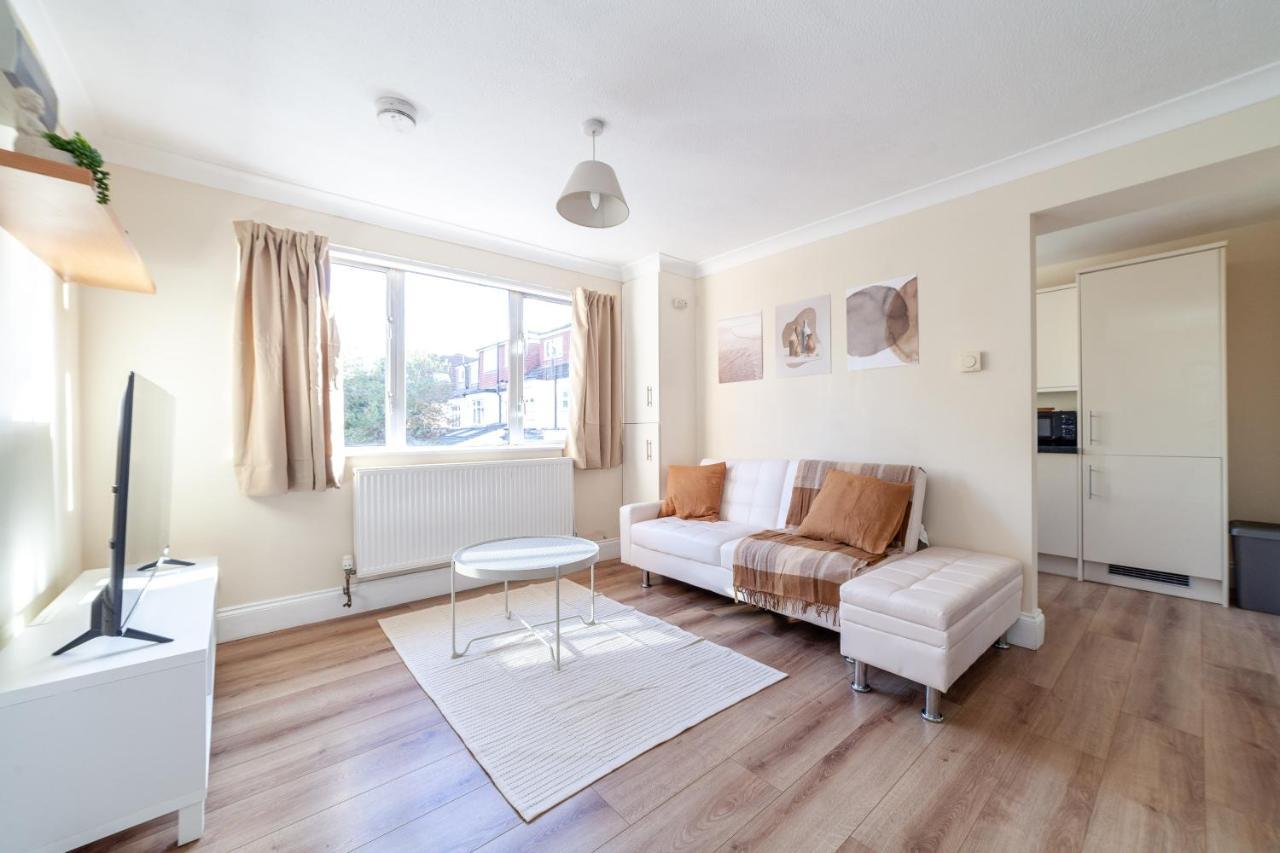 Lovely Studio Flat In Wimbledon W/ Free Parking London Bagian luar foto