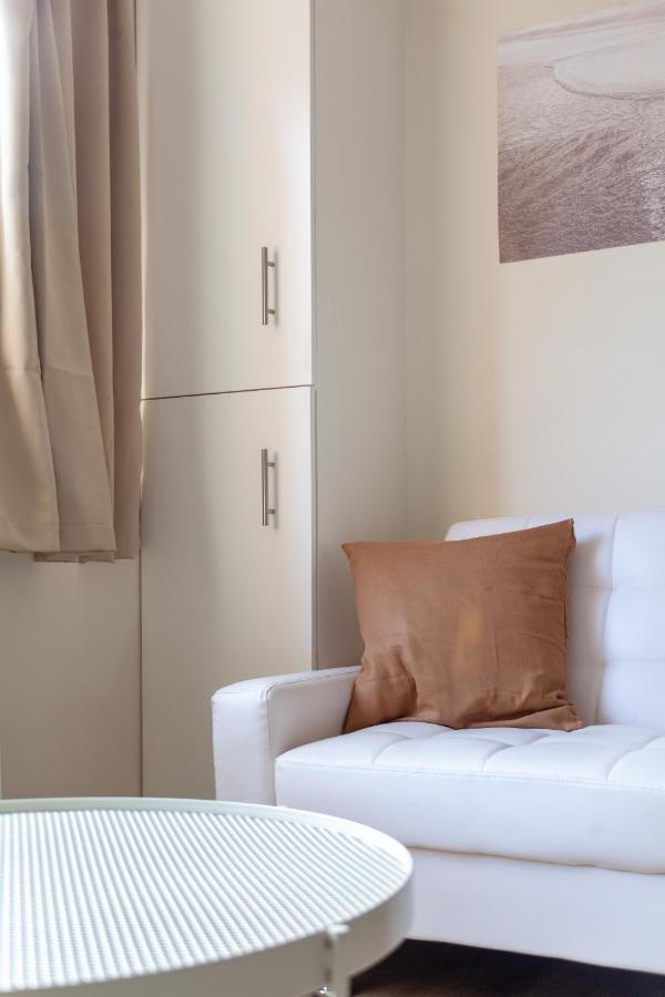 Lovely Studio Flat In Wimbledon W/ Free Parking London Bagian luar foto