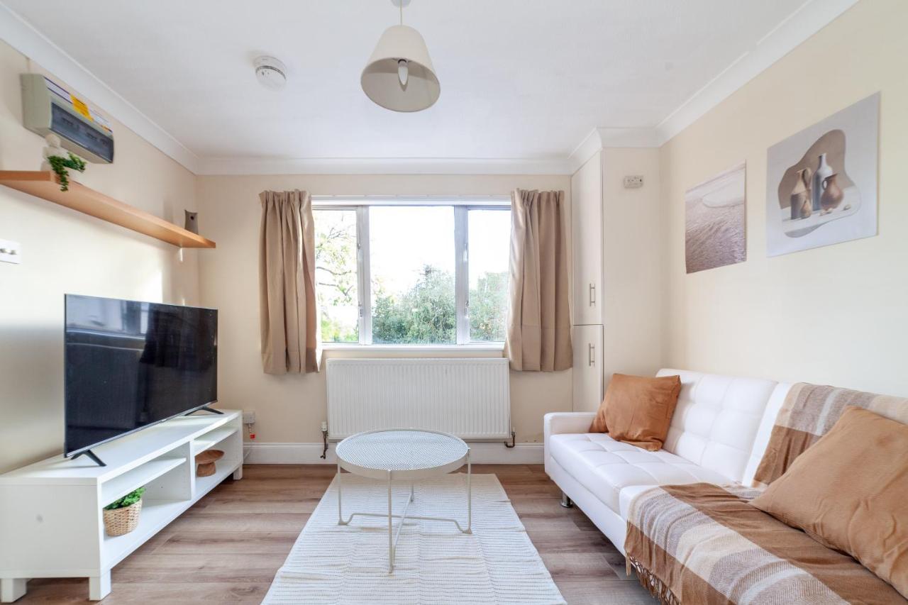 Lovely Studio Flat In Wimbledon W/ Free Parking London Bagian luar foto