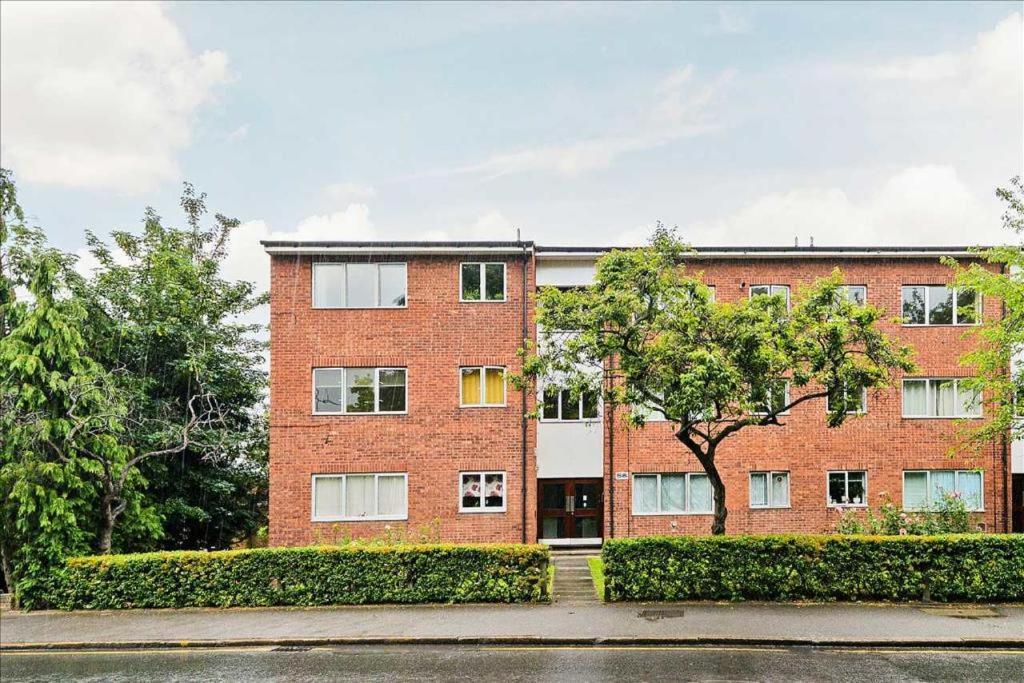 Lovely Studio Flat In Wimbledon W/ Free Parking London Bagian luar foto